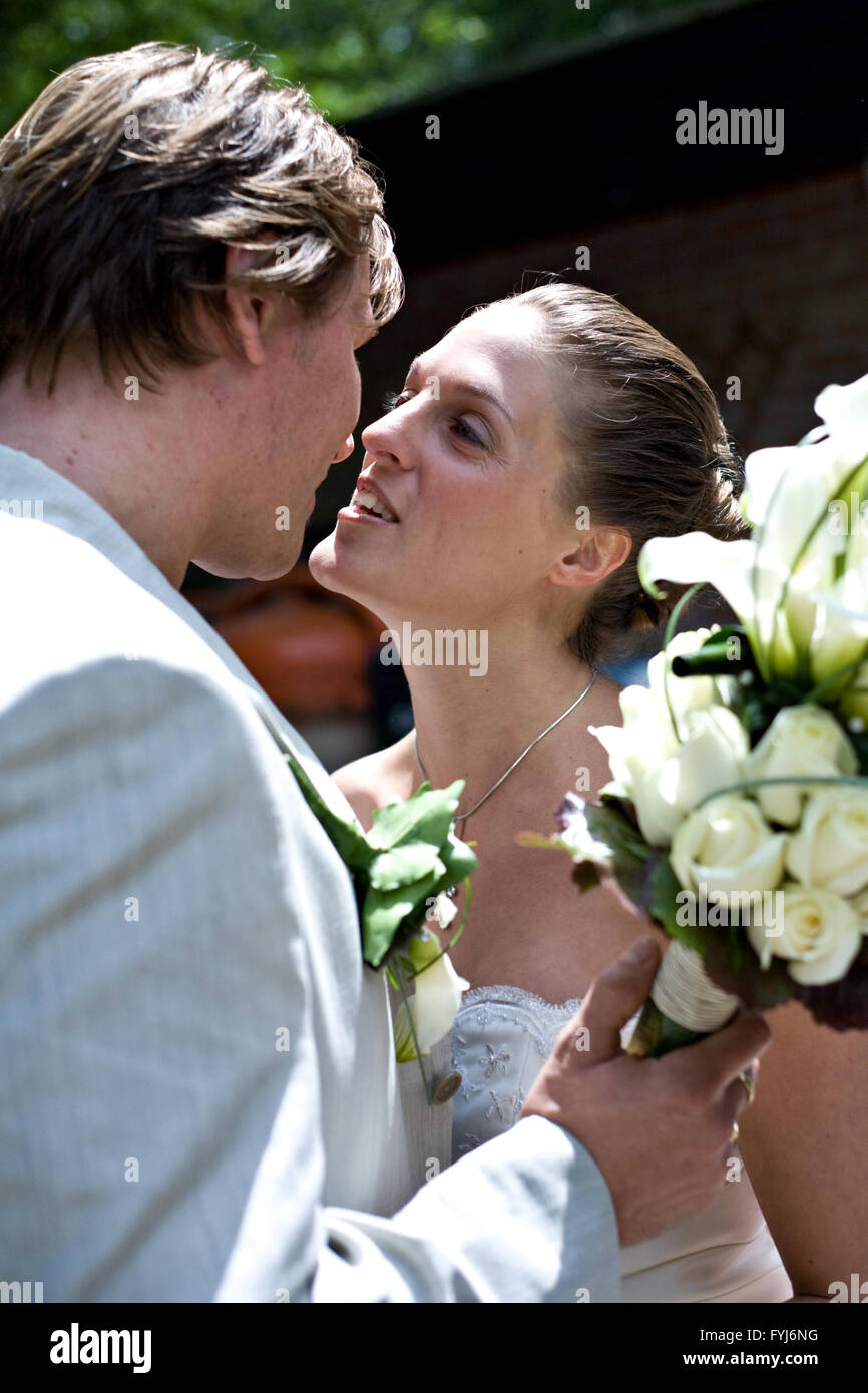 Meine Braut küssen Stockfoto