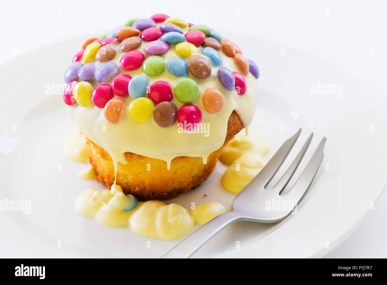 Smarties Chocolate Cake Fotos Und Bildmaterial In Hoher Aufl sung smarties-chocolate-cake-fotos-und-bildmaterial-in-hoher-aufl-sung