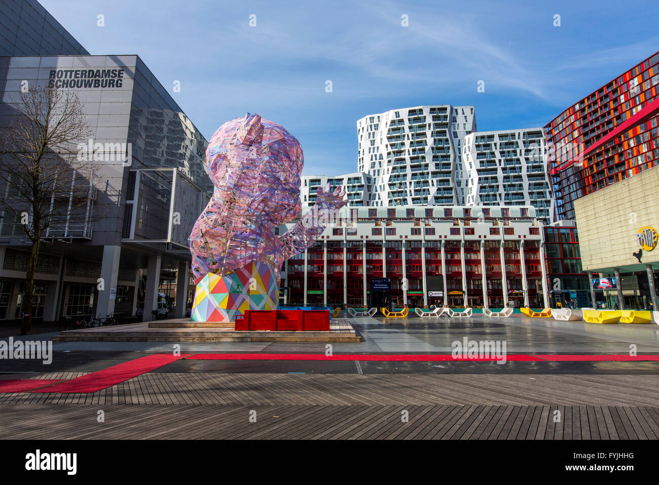 Innenstadt, Schouwburgplein, Platz im Zentrum Stadt mit verschiedenen Kulturinstitutionen und Kunstinstallationen in Rotterdam Stockfoto