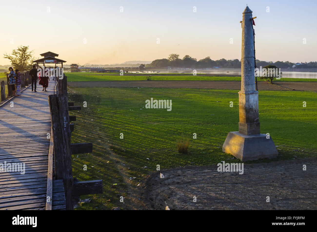 Säule am U Bein Brücke in der Nähe von Amarapura, Myanmar Stockfoto