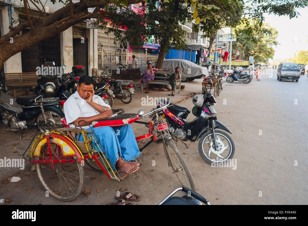 Schlafen Trishaw Fahrer, Mandalay, Myanmar, Asien Stockfoto