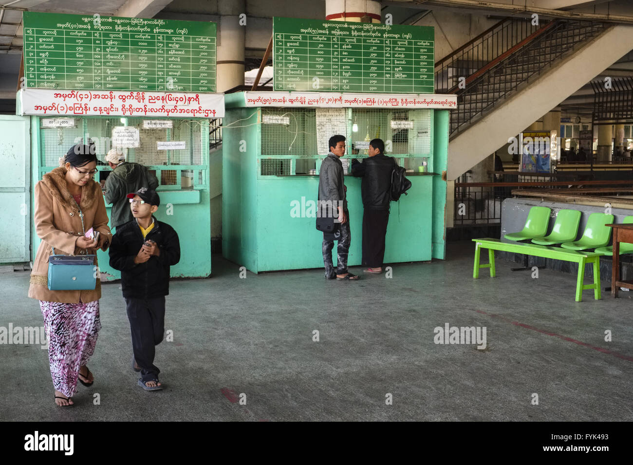 Am Hauptbahnhof in Mandalay, Myanmar, Asien Stockfoto