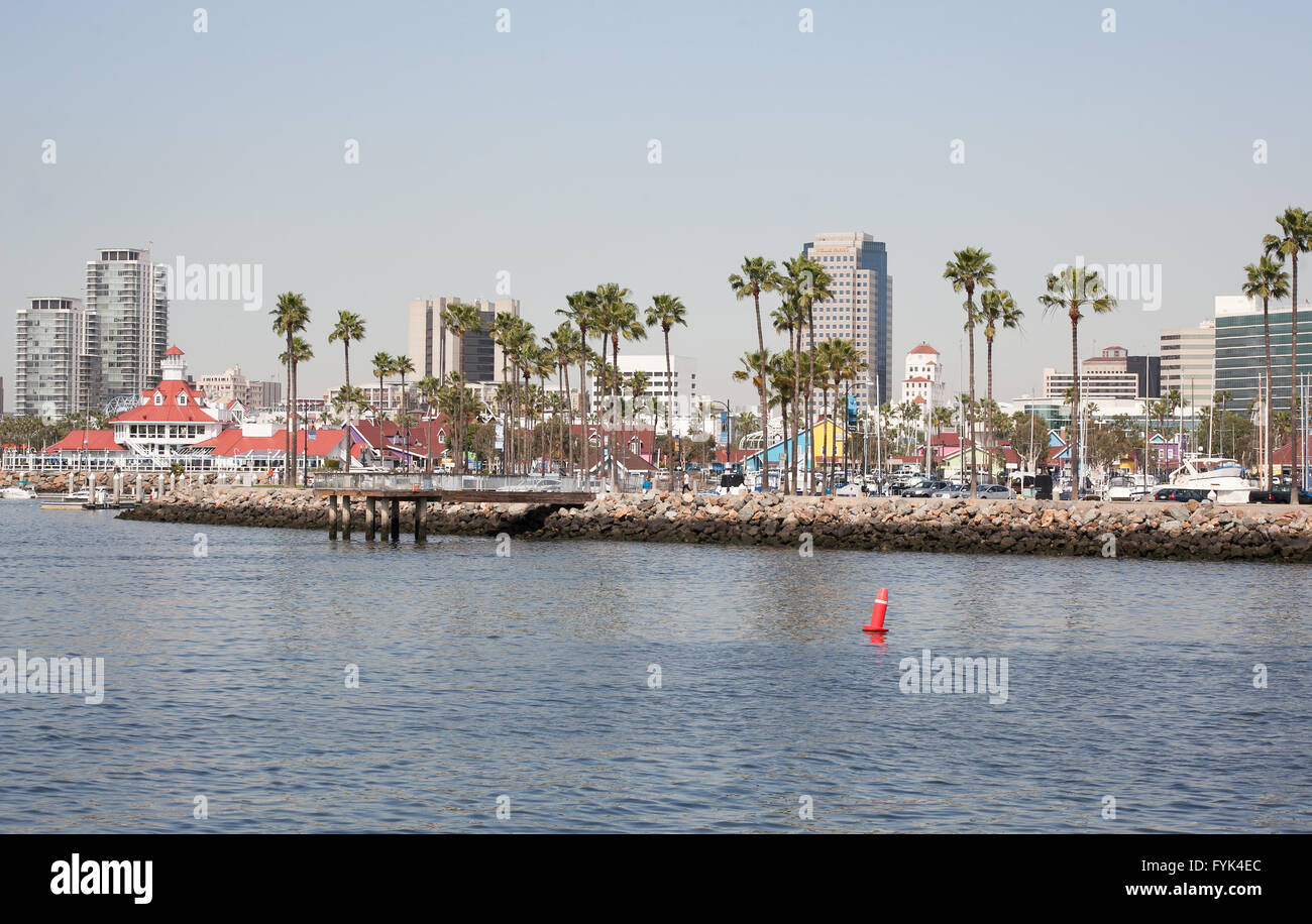 Reisen Sie Reiseziel Long Beach CA Küste mit den berühmten Parkers Leuchtturm Restaurant und Retail Shops. Stockfoto