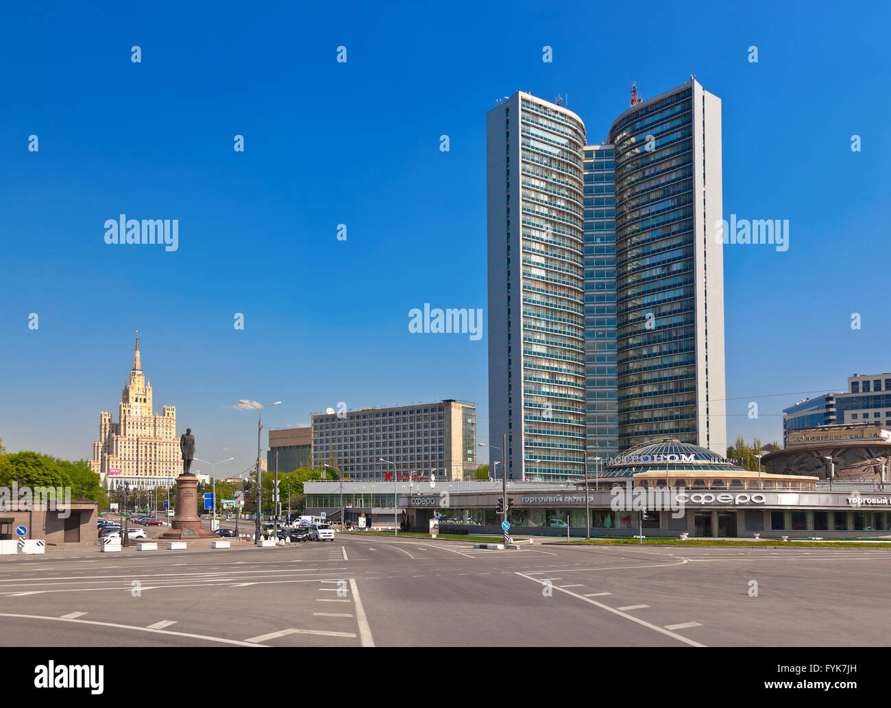 Moskau, Russland - Mai 01: Offene Buch Gebäude des ehemaligen Sekretariat Rat für gegenseitige Wirtschaftshilfe (RGW) am 1. Mai 2014 Stockfoto