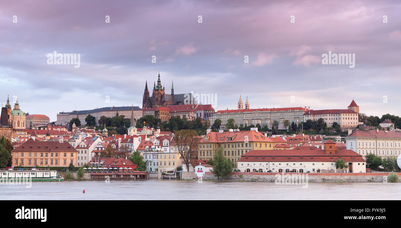Blick auf Vlava und alt-Prag Stockfoto