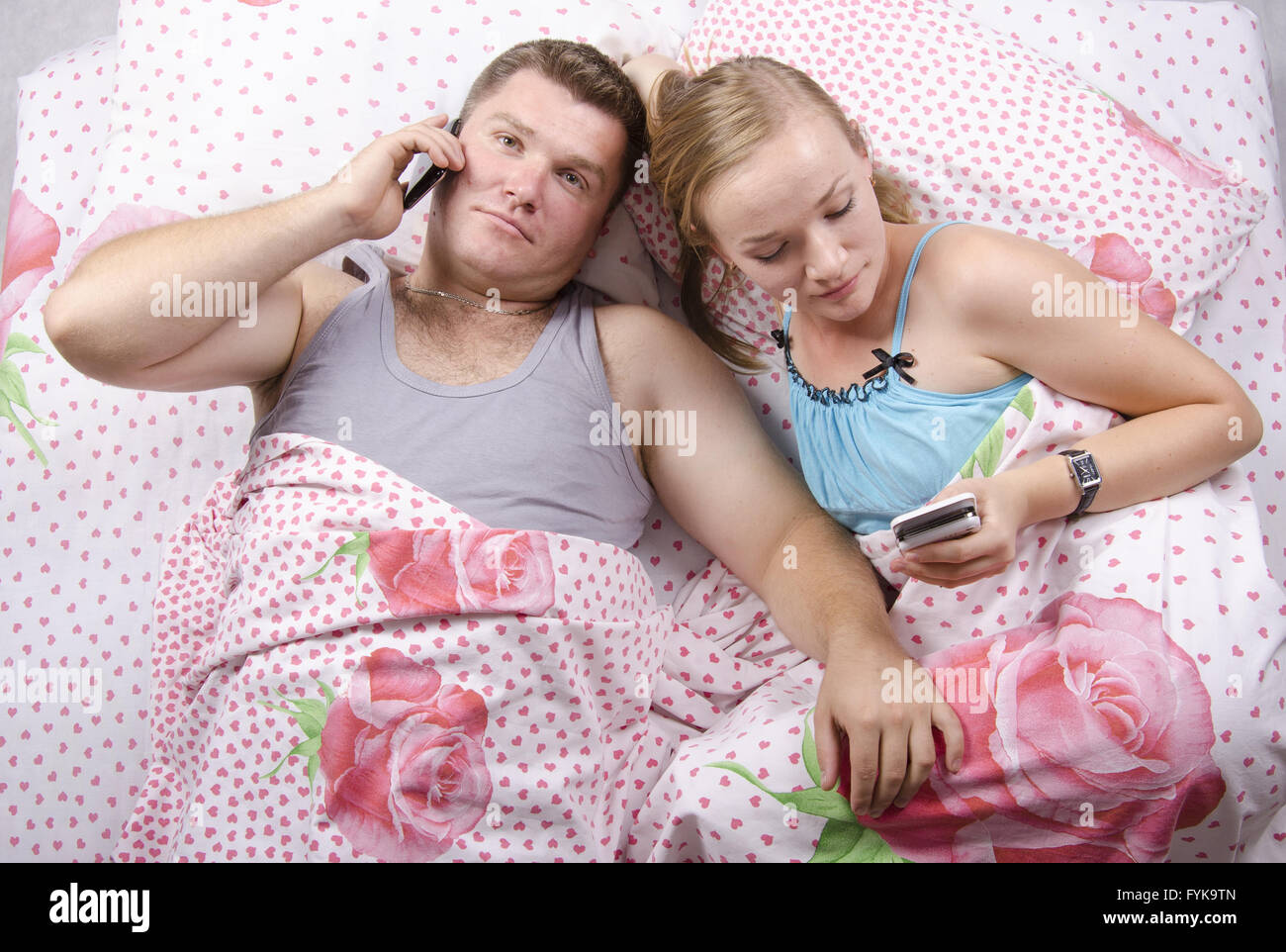Telefon Und Rosen Fotos Und Bildmaterial In Hoher Aufl sung Alamy Telefon Und Rosen Fotos Und Bildmaterial In Hoher Aufl sung Alamy