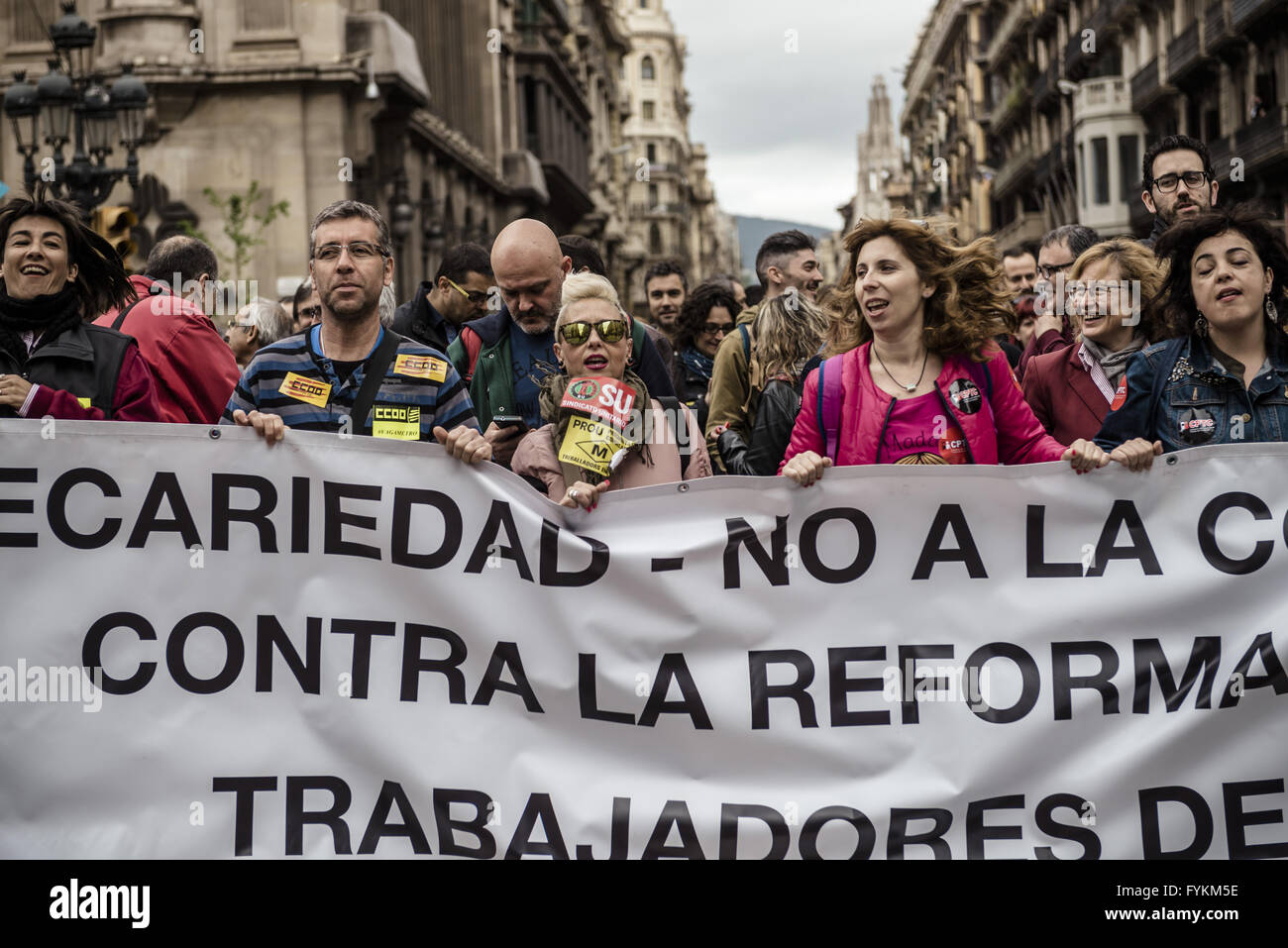 27. April 2016 - Barcelona, Katalonien, Spanien - Mitarbeiter der TMB, städtische Verkehrsmittel von Barcelona, Marsch durch die Stadt um Sparmaßnahmen schneidet in ihrer Gesellschaft zu protestieren (Credit-Bild: © Matthias Oesterle über ZUMA Draht) Stockfoto