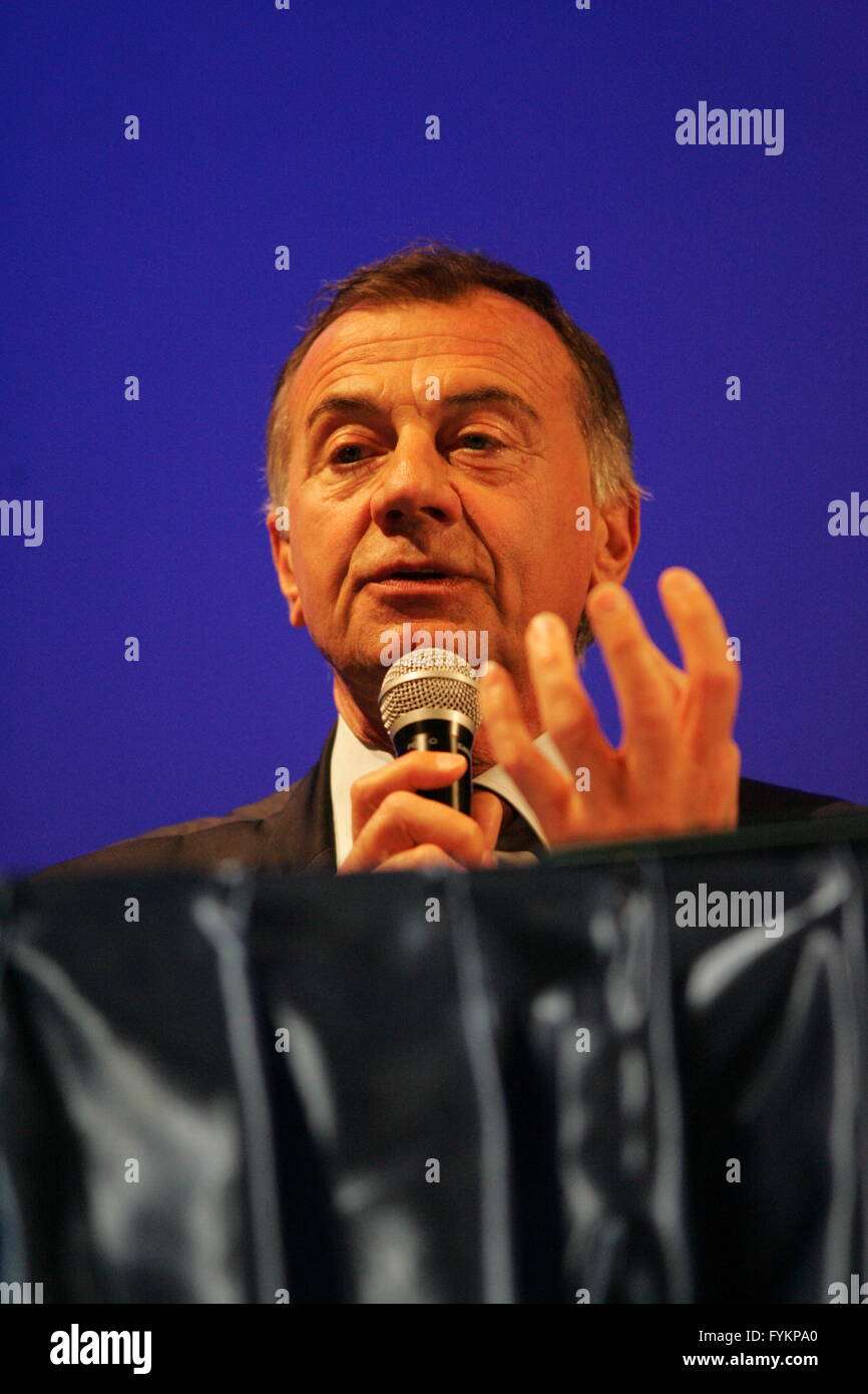 Sant'Arpino, Italien. 27. April 2016. XVIII-Ausgabe der Schule des Theaters PulciNellaMente National Review, der Journalist Michele Cucuzza Gäste der Veranstaltung. © Salvatore Esposito/Pacific Press/Alamy Live-Nachrichten Stockfoto