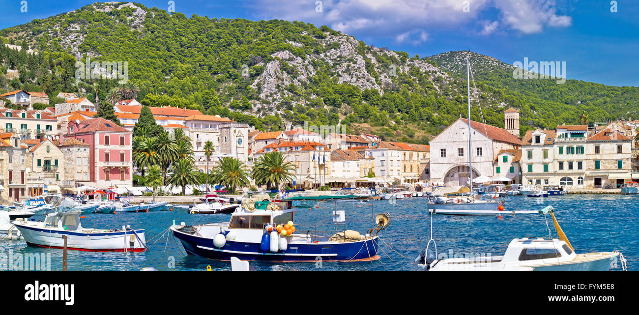 Malerischen Panoramablick auf Hvar am Wasser Stockfoto