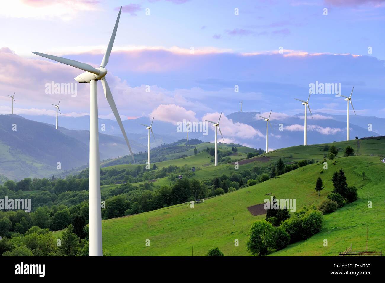 Ökostrom. Windkraftanlagen zur Stromerzeugung Stockfoto