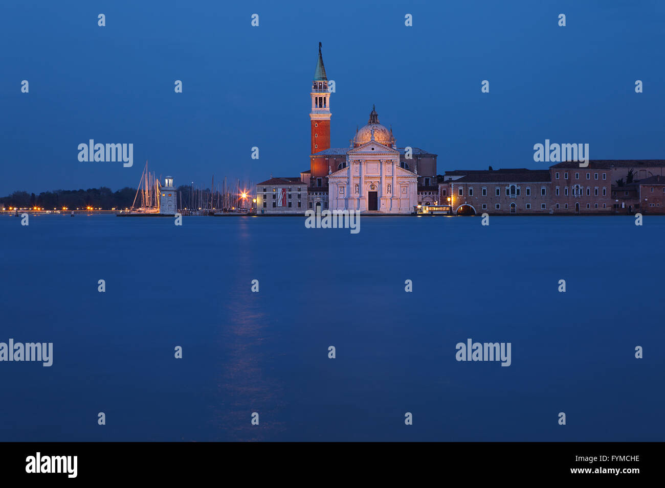 Insel San Giorgio Maggiore in der Nacht Stockfoto