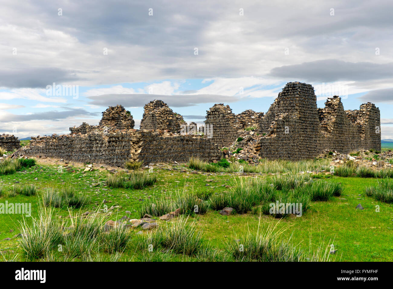 Ruinen der Kitan Festung Khar Bukh Balgas, Dashinchilen, Bulgan Aimag, Mongolei Stockfoto