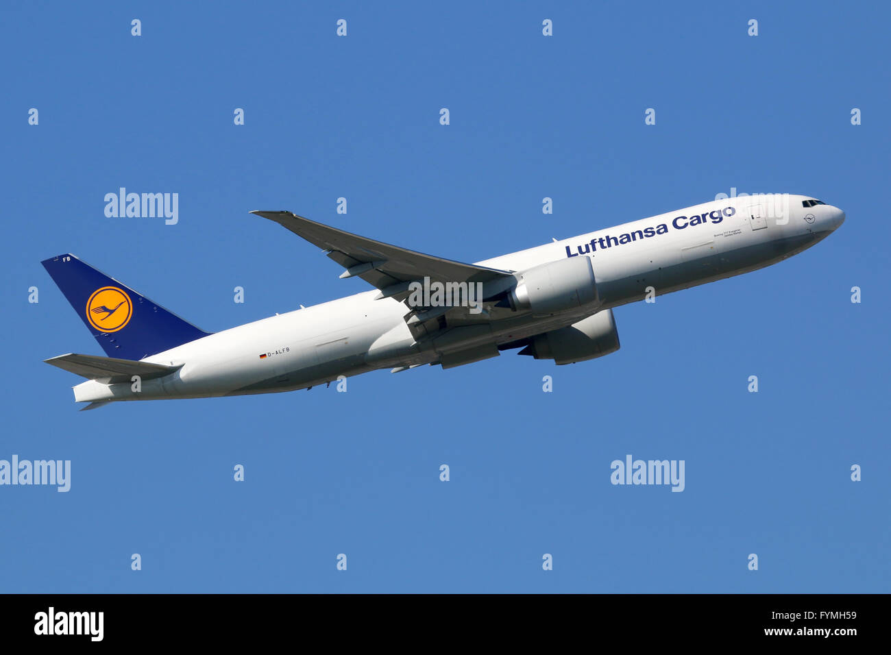 Lufthansa Cargo Boeing 777 F Flugzeug Stockfotografie - Alamy