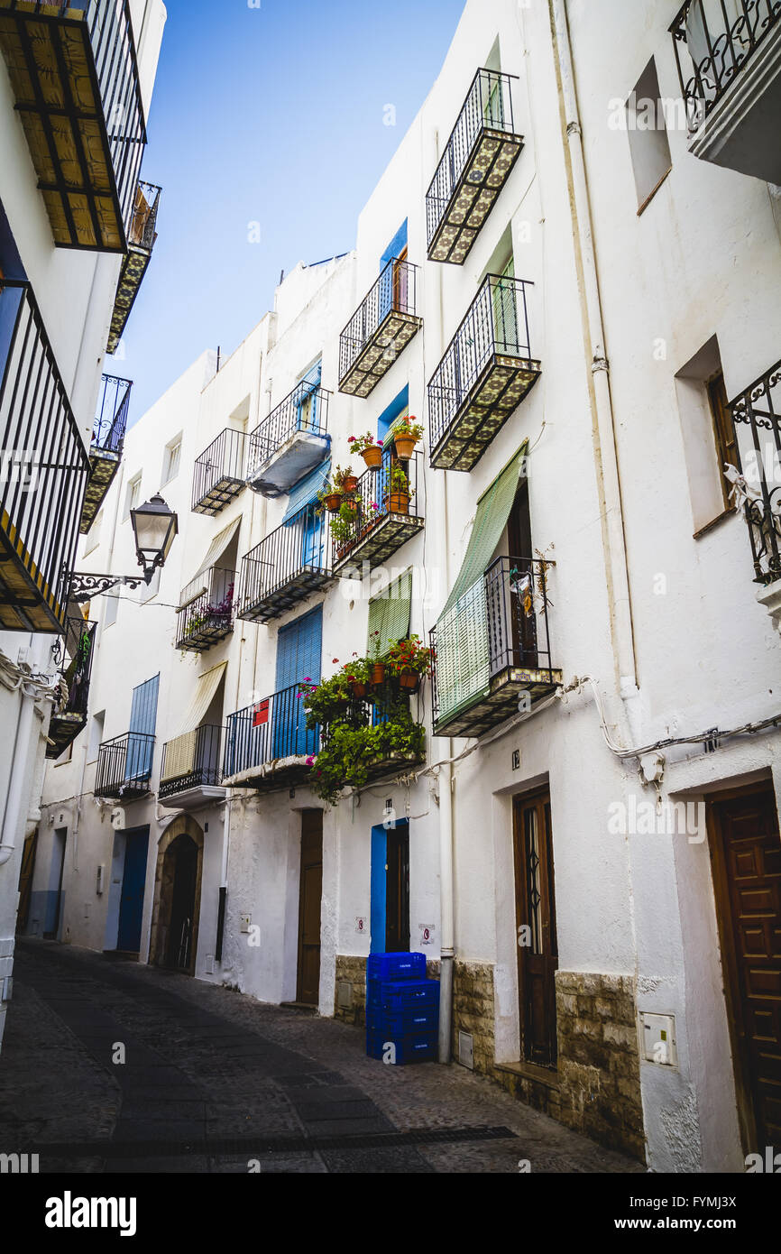 Straßen und Architektur entlang der mediterrane Küstenstadt in Spanien Stockfoto