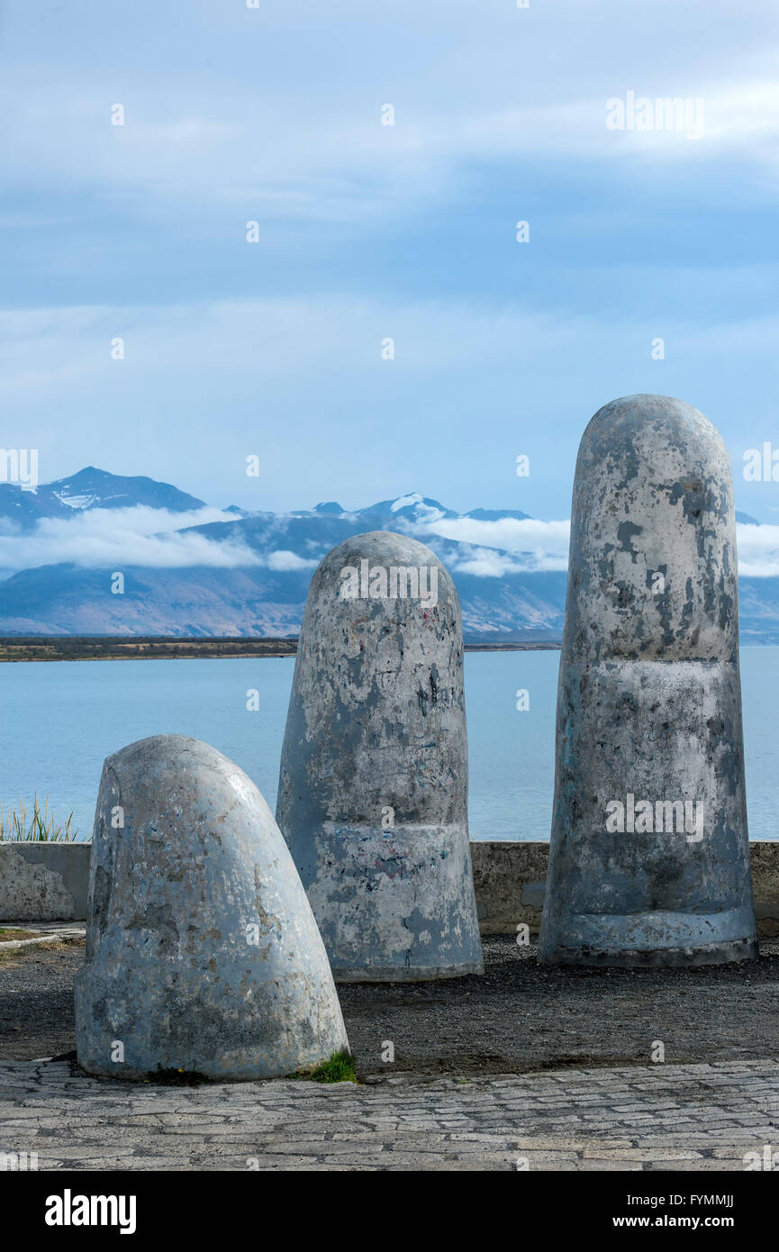 Finger-Statue an der Uferpromenade, Puerto Natales, Patagonien, Chile Stockfoto