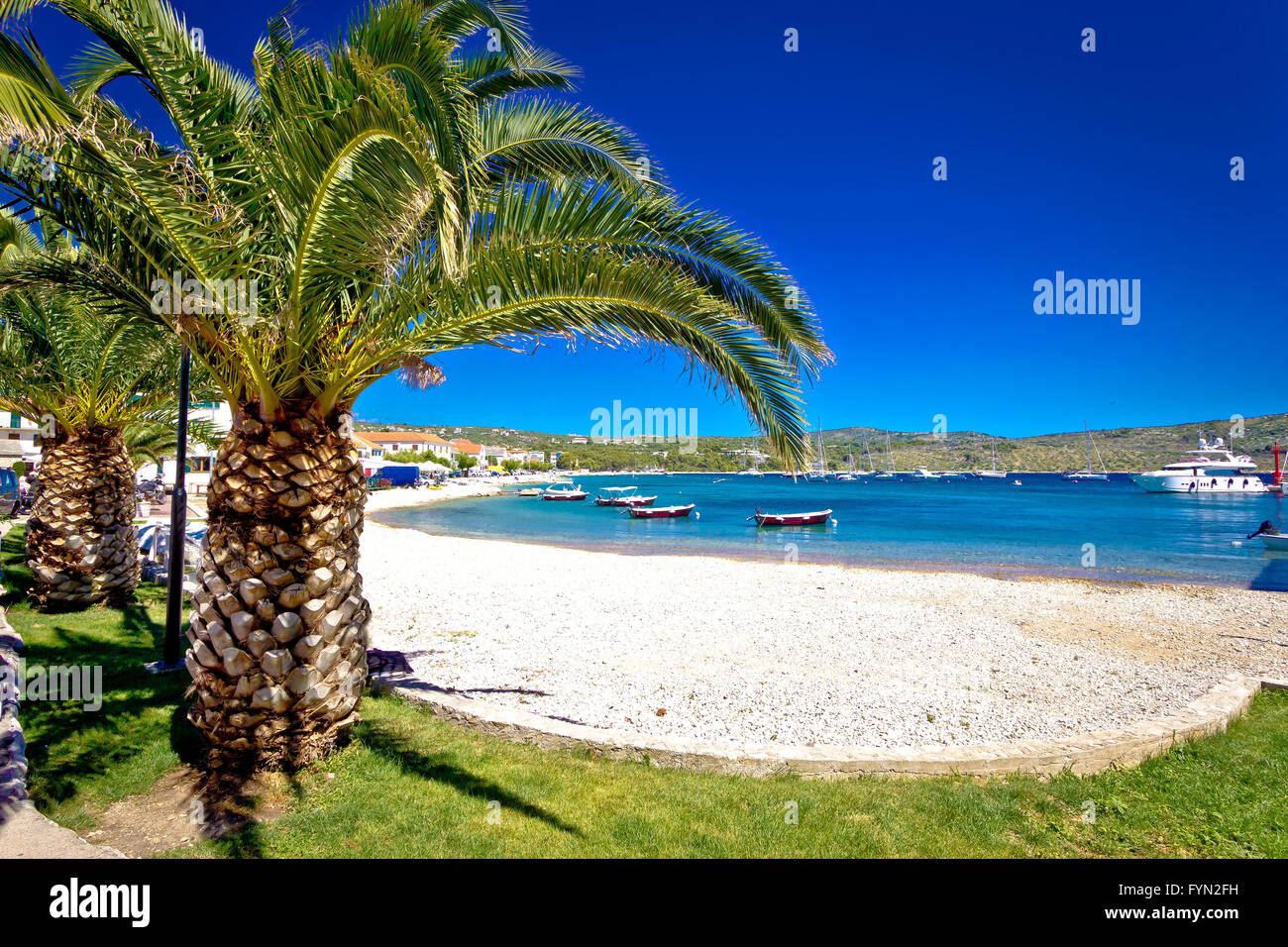 Idyllischen Palmenstrand in Primosten Stockfoto