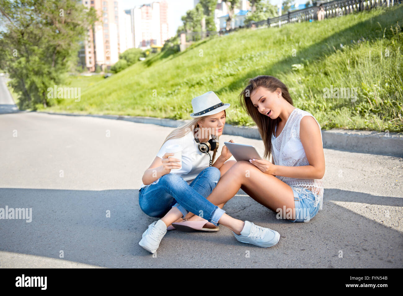 Mit Freunden teilen. Stockfoto