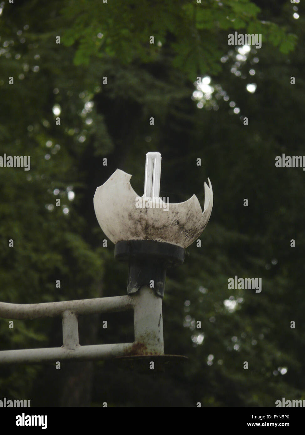 Zerbrochenes Glas Straßenlaterne Stockfoto