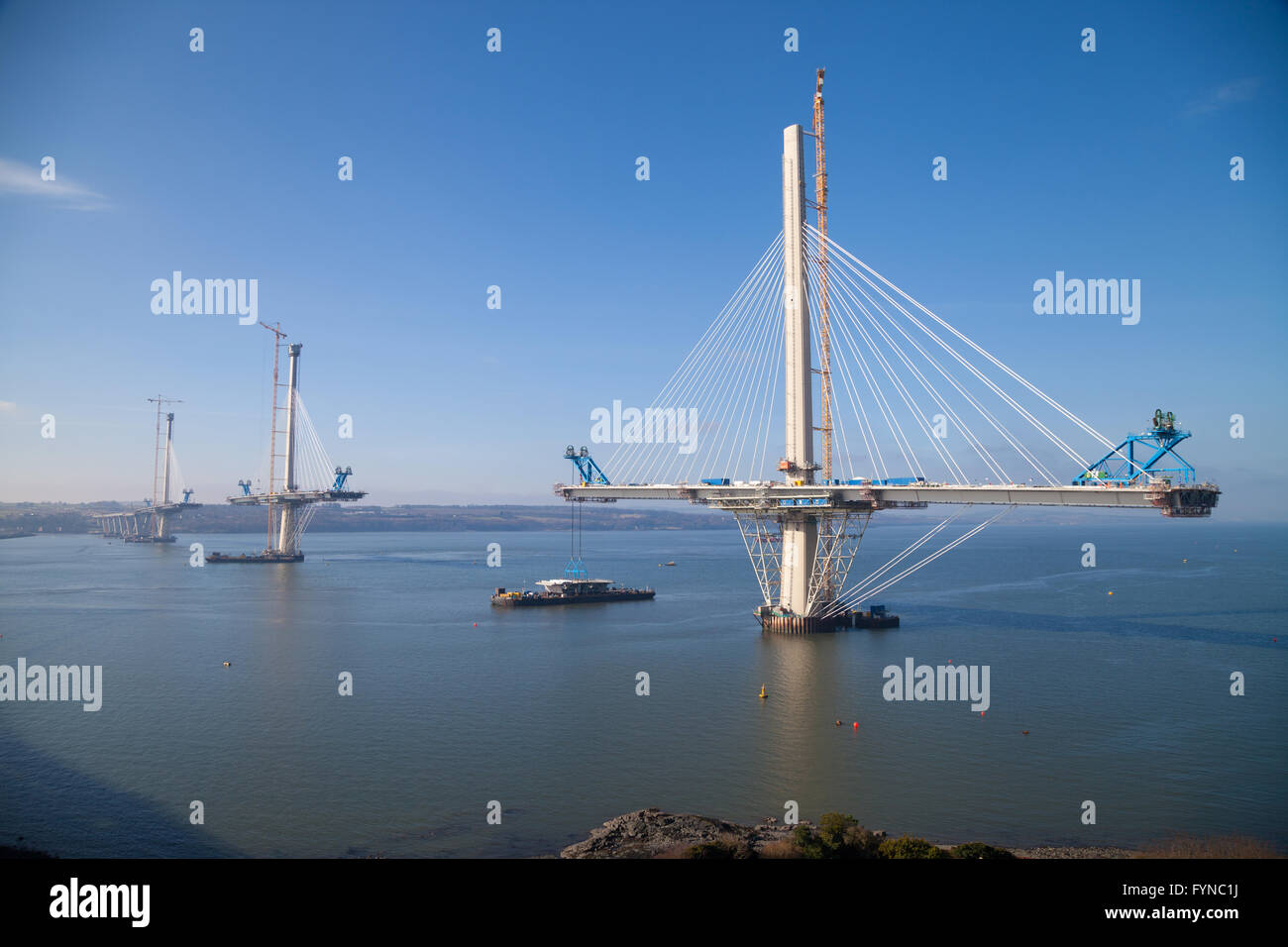 Bau der neuen Queensferry Brücke über den Firth of Forth zwischen Fife und West Lothian, Schottland. Stockfoto