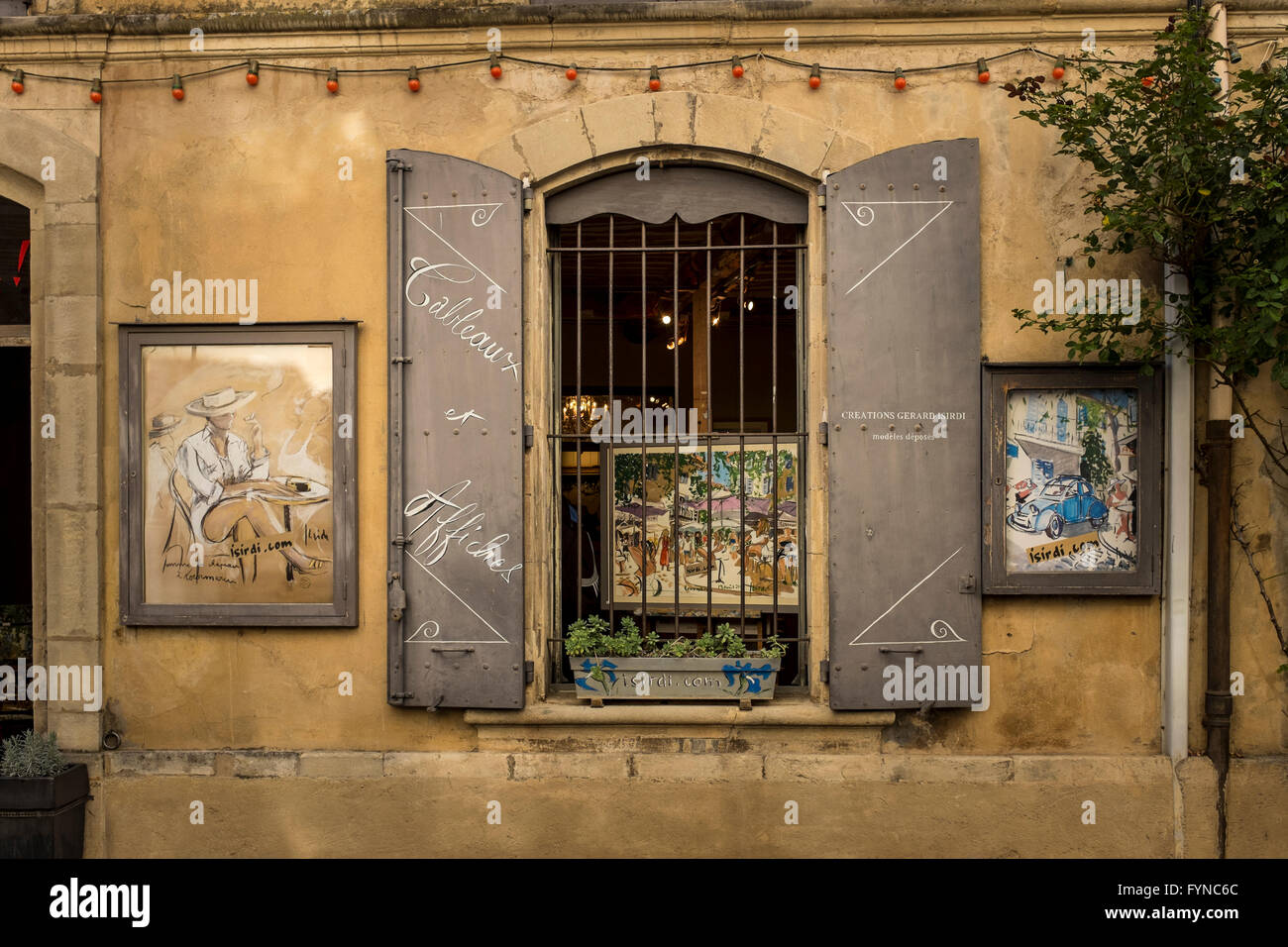 Galerie Verkauf Gemälde von lokalen Künstlern in Lourmarin, Luberon, Vaucluse, Provence-Alpes-Cote d ' Azur, Frankreich Stockfoto