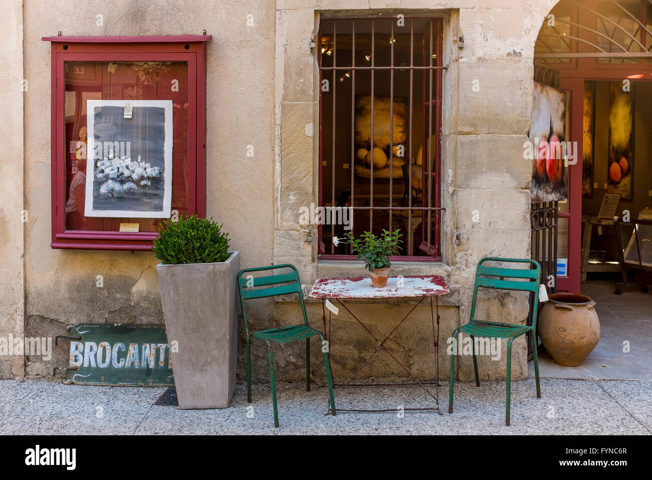 Galerie Verkauf Gemälde von lokalen Künstlern in Lourmarin, Luberon, Vaucluse, Provence-Alpes-Cote d ' Azur, Frankreich Stockfoto