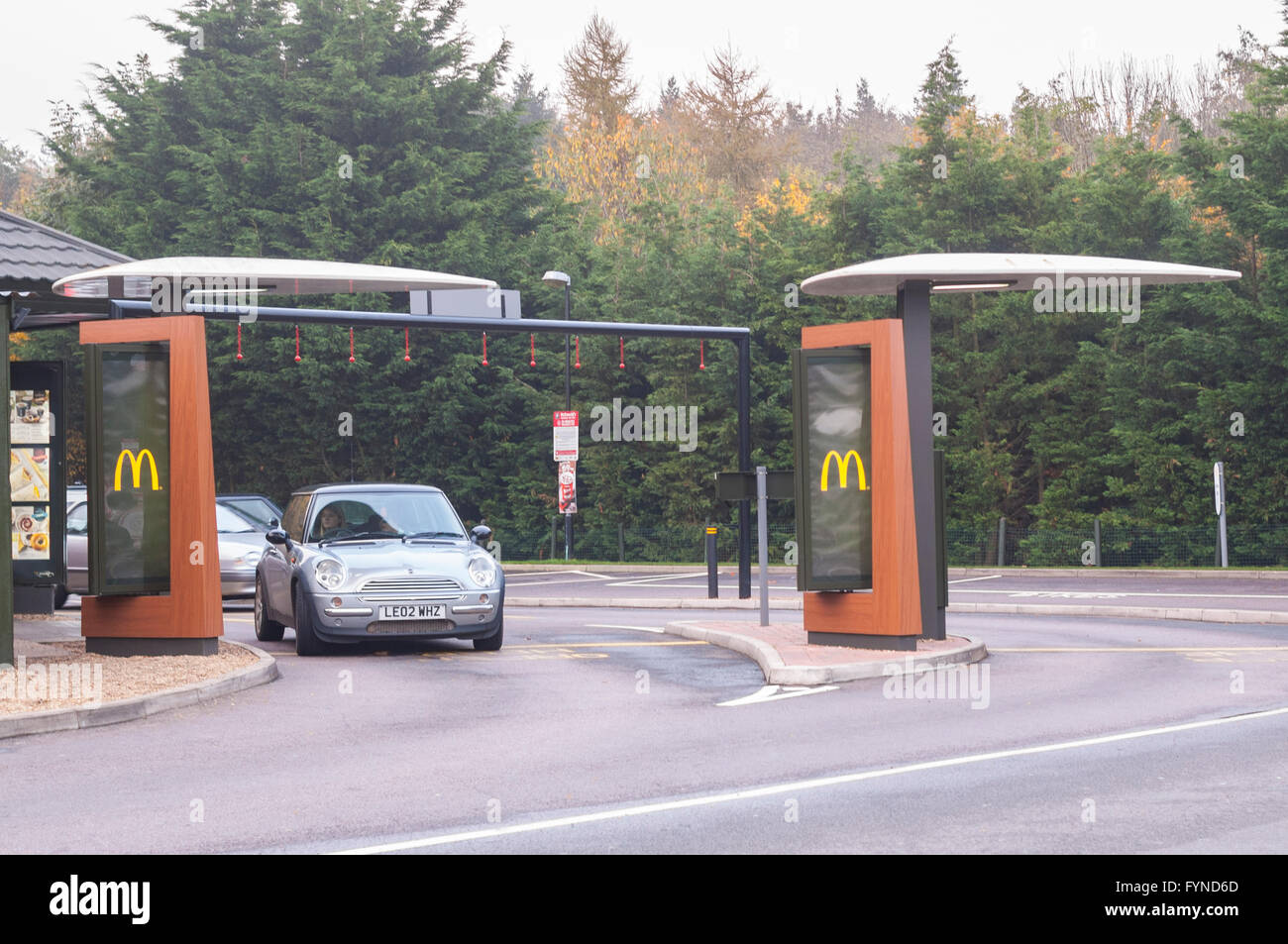 Aufträge an die Mcdonalds fahren durch in Gillingham, Beccles, Suffolk, England, Großbritannien, Uk Stockfoto