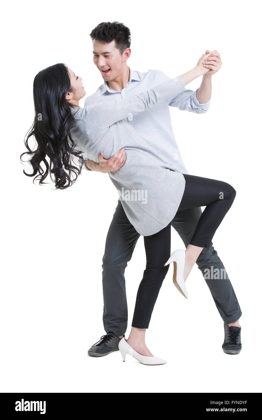 Glückliches junges Paar tanzen Stockfoto