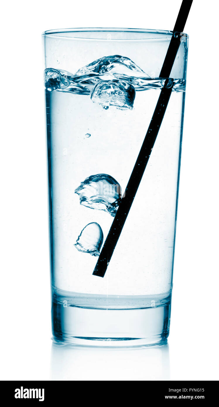 Seifenblasen in einem Glas Wasser Stockfoto
