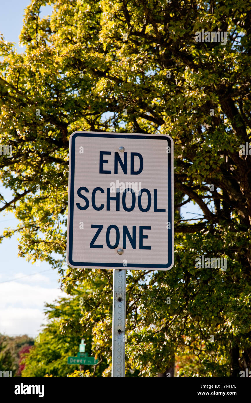 Ende Schule Zone Straßenschild Stockfoto