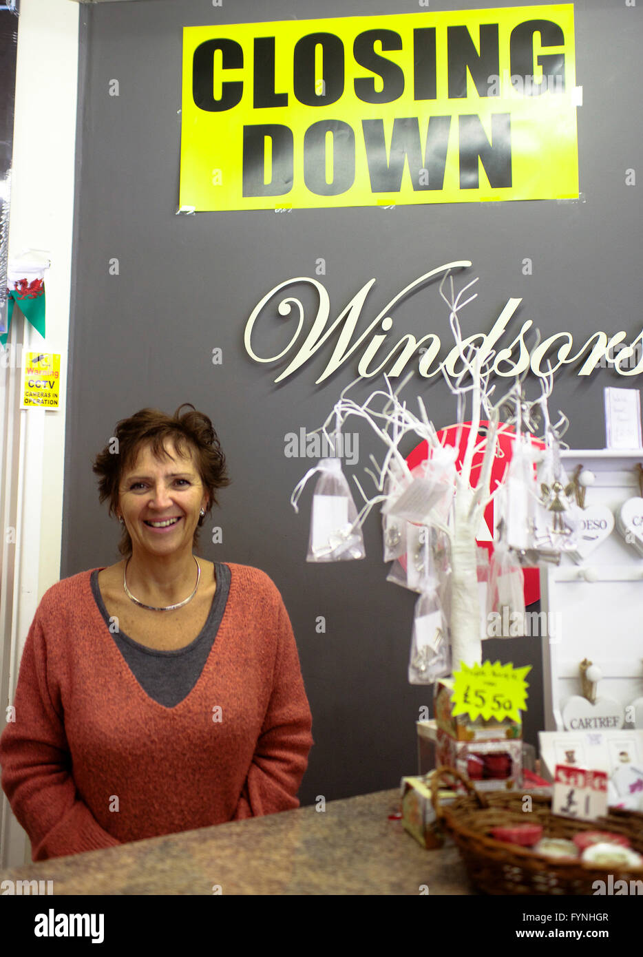 Lynne Ellis betreibt ein Ladengeschäft in Penarth unterwegs Windsor geschlossen werden, nachdem er im Geschäft seit über 20 Jahren. Stockfoto