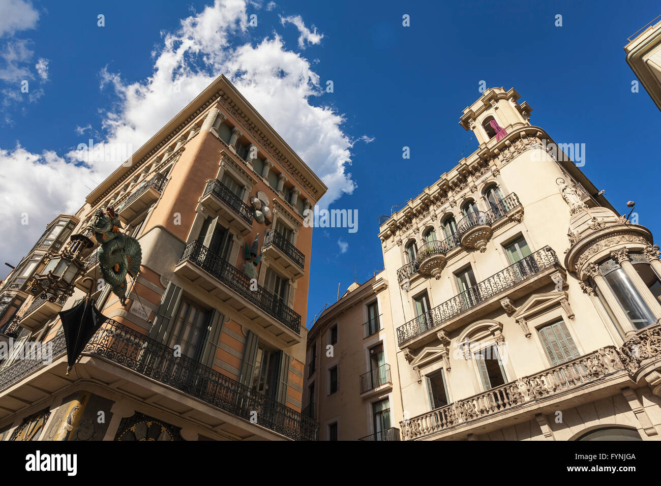 Modermisme Gebäude, Drache mit Regenschirm, Ramblas, Barcelona, Spanien Stockfoto