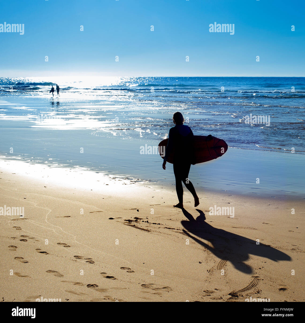 Silhouette eines Surfers am Ocean beach Stockfoto