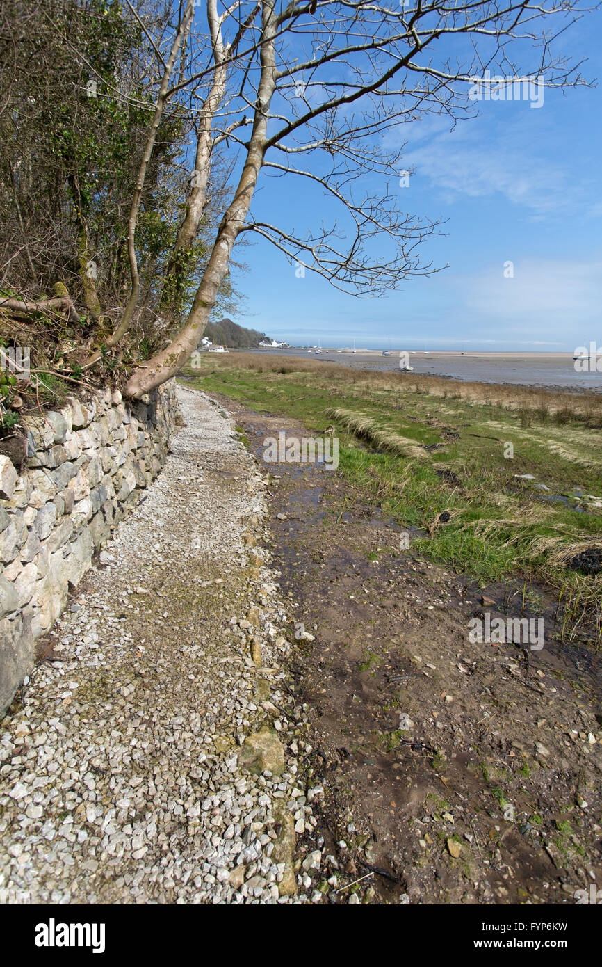 Wales & Anglesey Küstenweg, Wales. Malerische Aussicht auf den Küstenweg in der Red Wharf Bay. Stockfoto