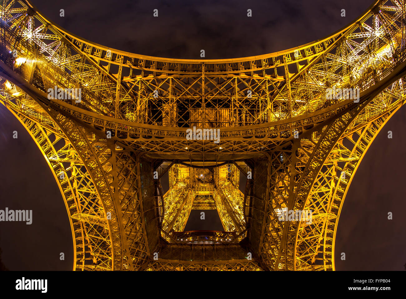 Eiffelturm Paris Dusk Stockfoto