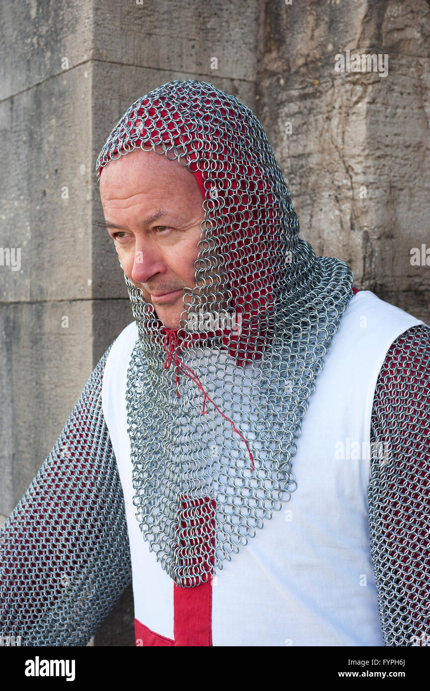 Mann verkleidet als St George bei Southsea Castle England uk Stockfoto