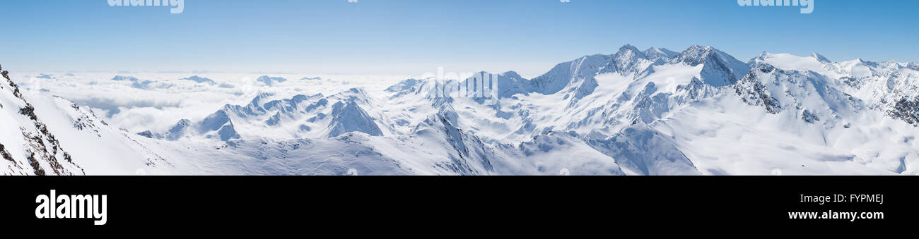 Panoramablick auf die Alpen in Österreich Stockfoto