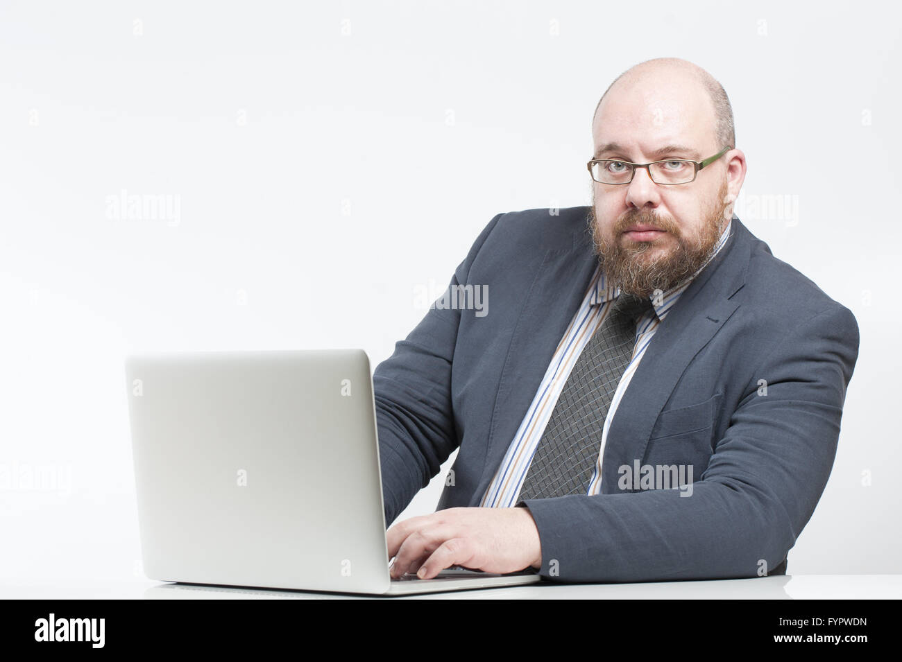 Geschäftsmann, Arbeit am Computer. Stockfoto