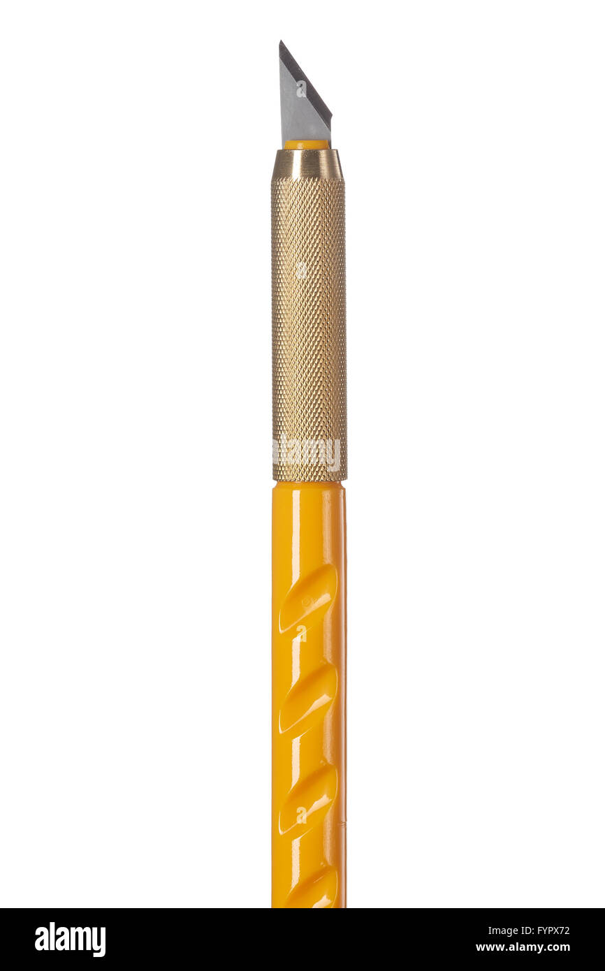 eine Nahaufnahme der vertikalen Schuss von einem scharfen Messer mit einem gelben Griff. Stockfoto