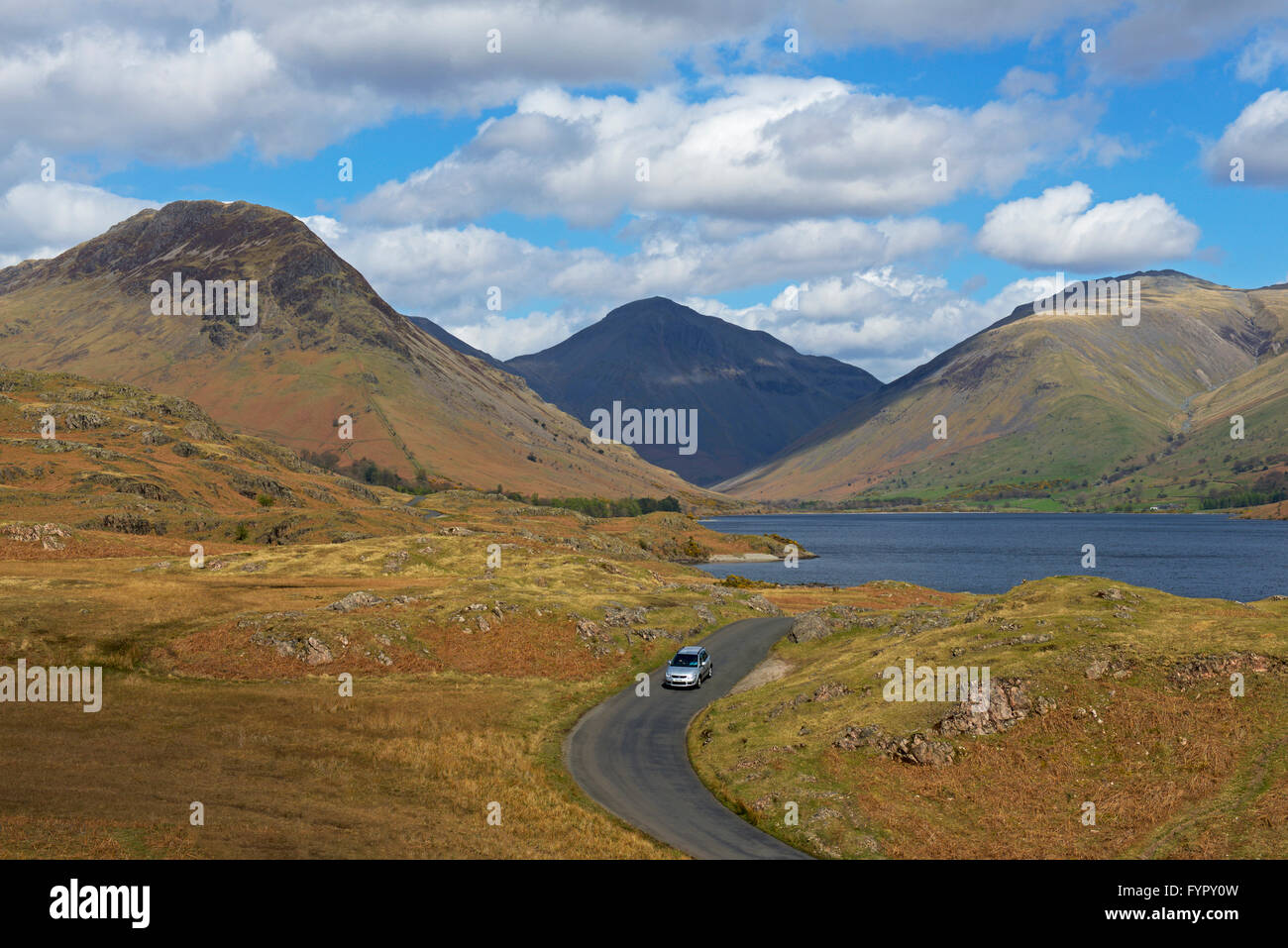 Mietwagen in tiefste, Nationalpark Lake District, Cumbria, England UK Stockfoto