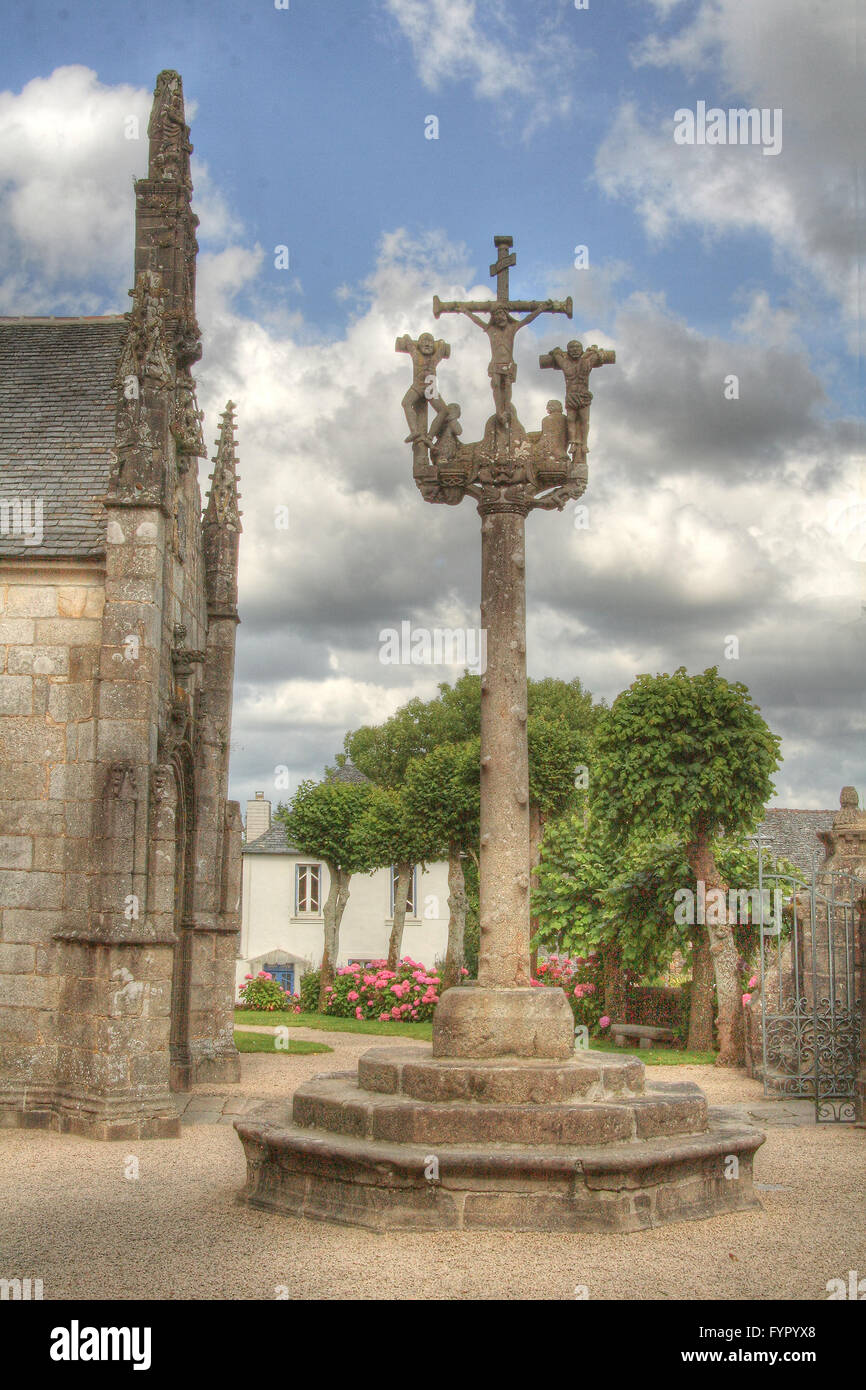 Kreuz in der Pfarrei in Lampaul Guimiliau, Frankreich schließen. Stockfoto