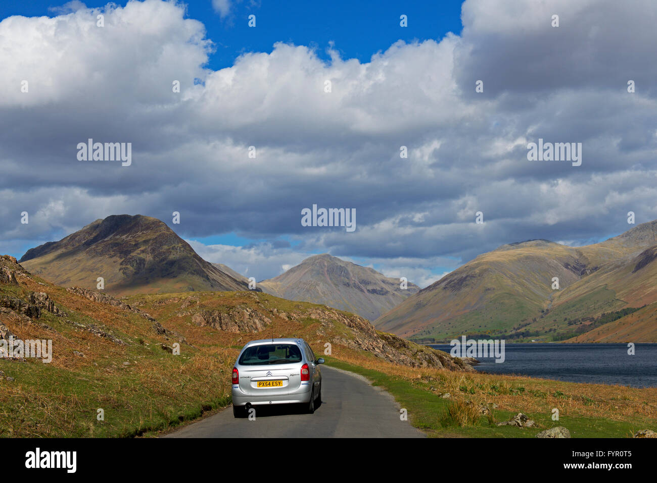Mietwagen in tiefste, Nationalpark Lake District, Cumbria, England UK Stockfoto