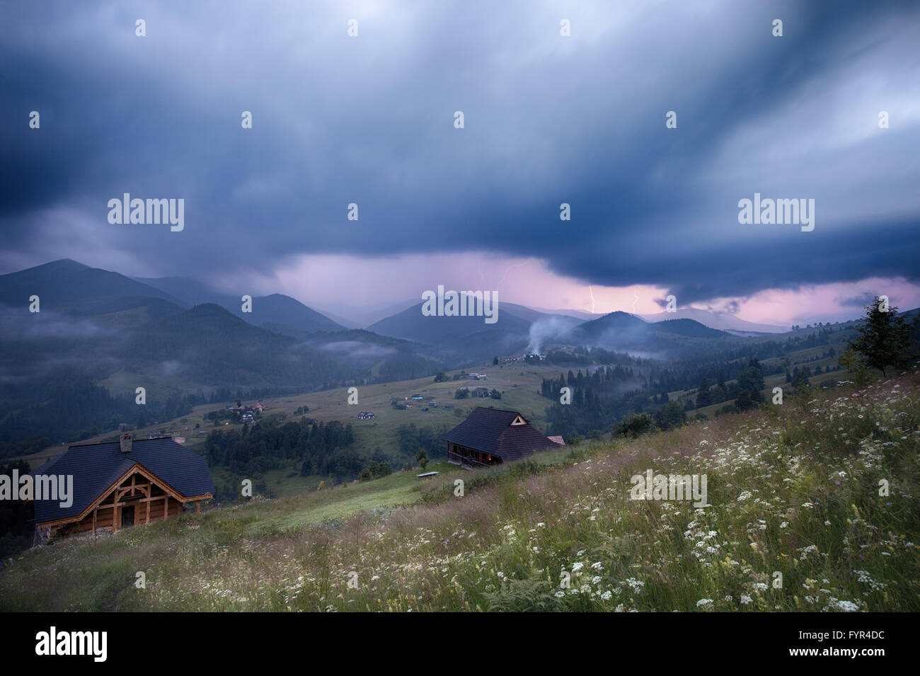 Berge Landschaft im Gewitter Stockfoto