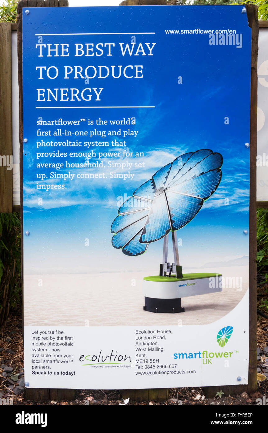 Plakat für Smartflower, von den Herstellern als weltweit erste all-in-One Plug &amp; Play-Photovoltaik-Anlage beschrieben. Stockfoto