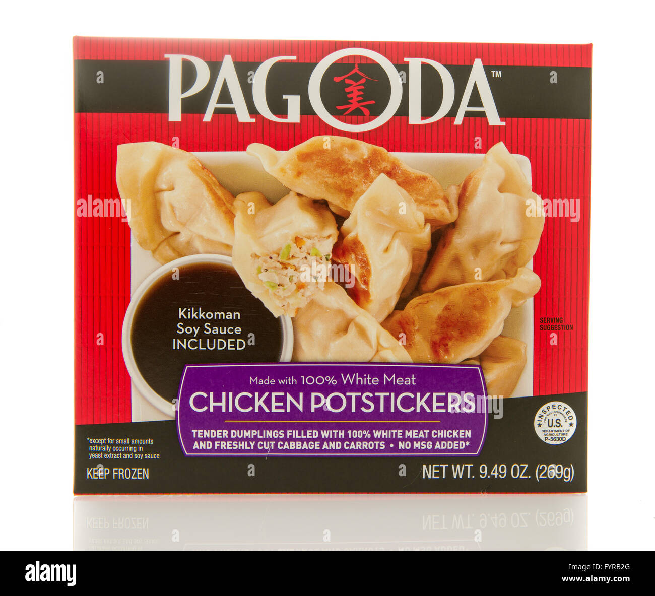 Winneconne, Wisconsin - 2. März 2016: Box Pagode Huhn Potstickers Stockfoto