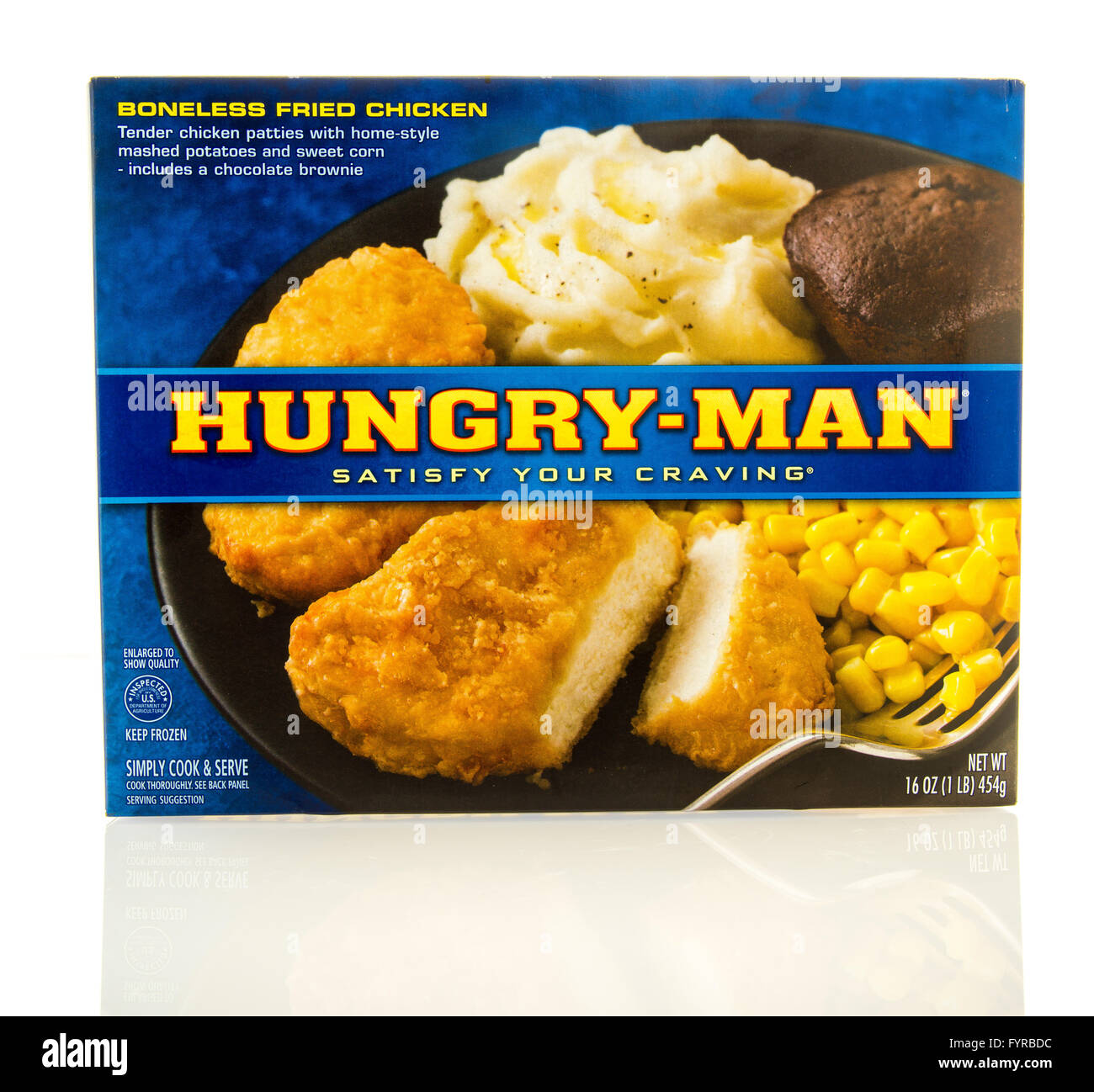 Waupun, WI - 9. März 2016: Schachtel mit hungrigen Mann ohne Knochen gebraten Huhn Frikadellen gefroren Abendessen Stockfoto