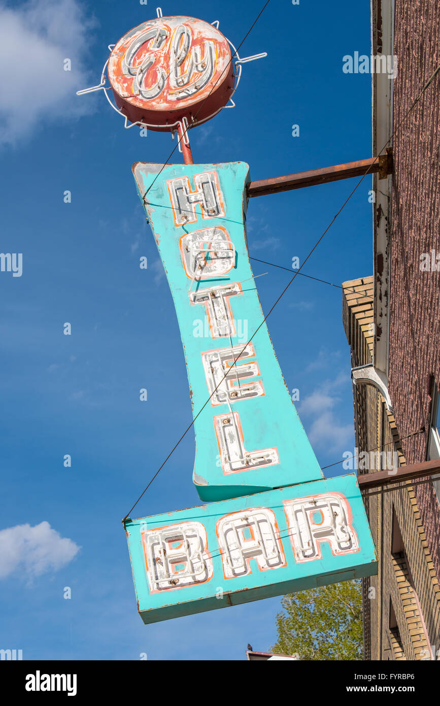 Retro Vintage Neon Hotel bar Schild, Ely, Nevada, USA Stockfoto