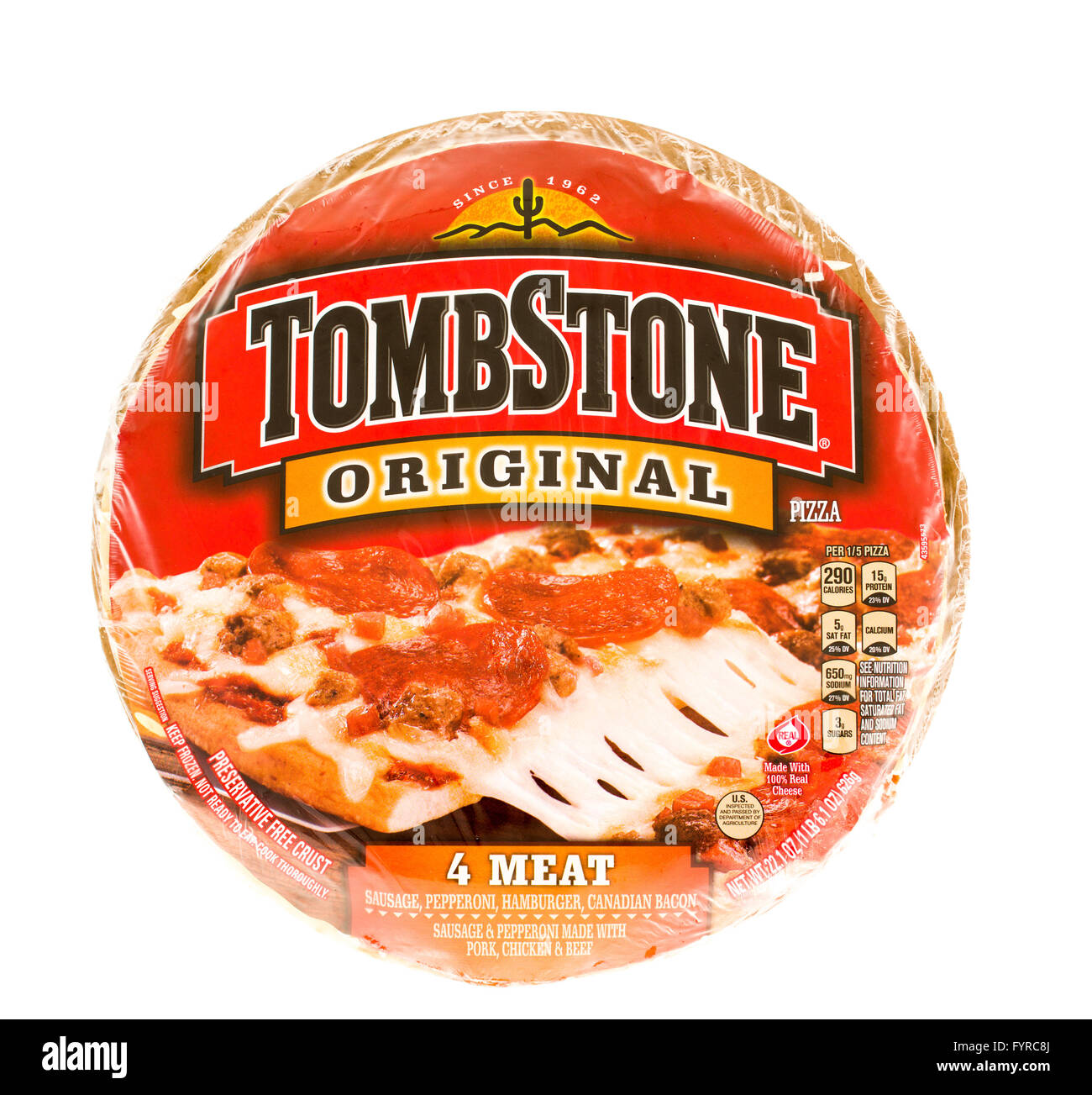Winneconne, Wisconsin - 31. Mai 2015: Paket von Tombstone original Pizza mit vier verschiedenen Fleischsorten. Stockfoto