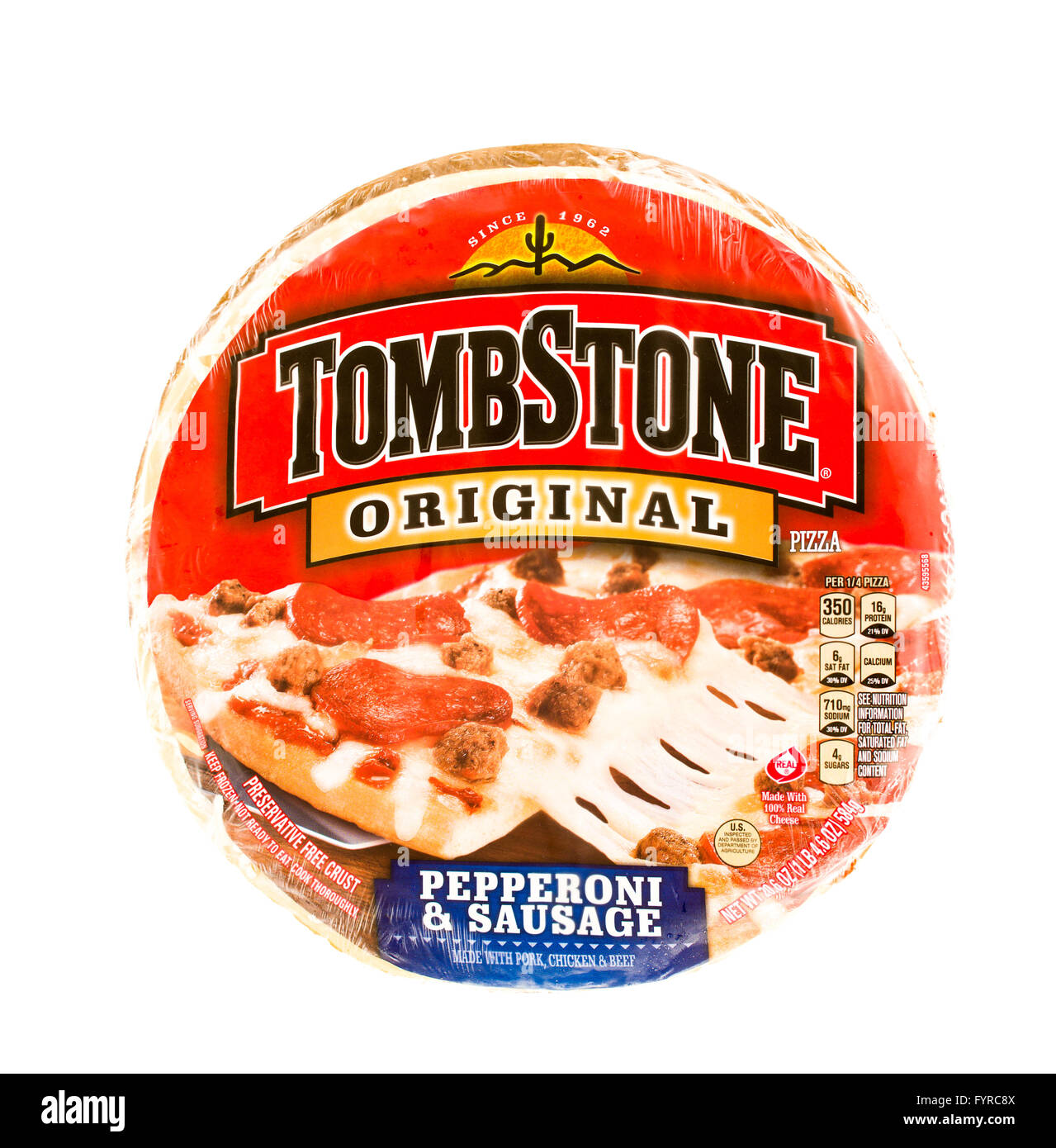 Winneconne, Wisconsin - 31. Mai 2015: Paket von Tombstone original Pizza mit Salami und Wurst. Stockfoto