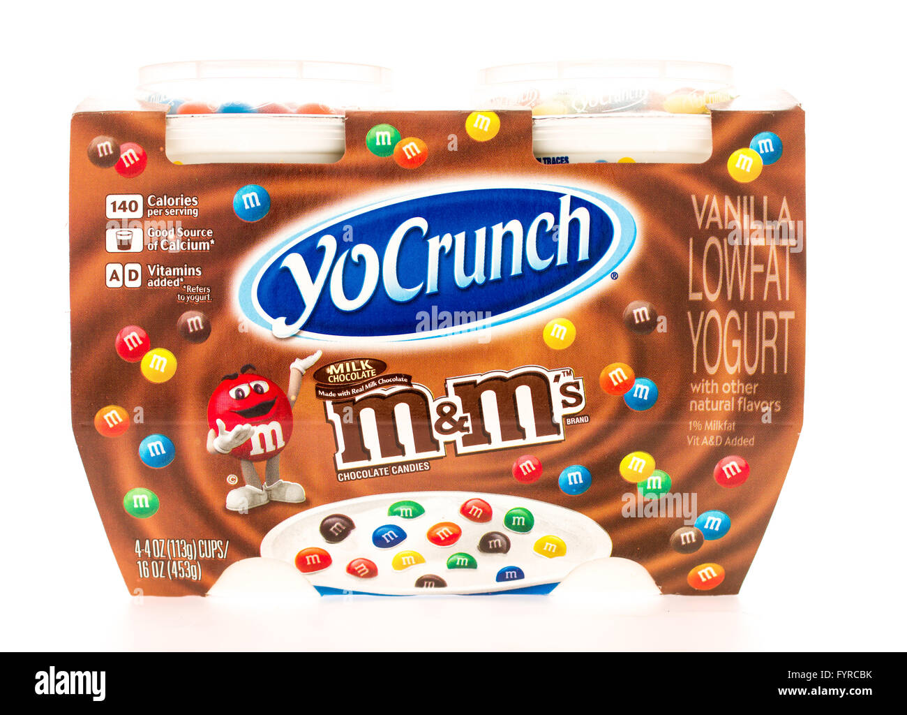 Winneconni, WI - 13. Juni 2015: Paket von YoCrunch Joghurt, die M & M enthält Stockfoto