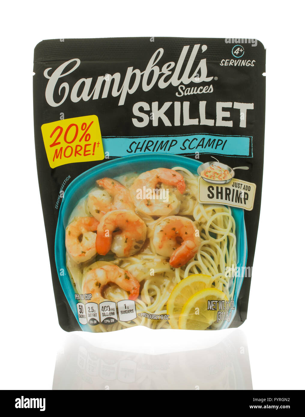 Winneconne, Wisconsin - 18. November 2015: Paket von Campbell-Soßen, die in einer Pfanne und Garnelen Scampi Geschmack vorgenommen werden. Stockfoto